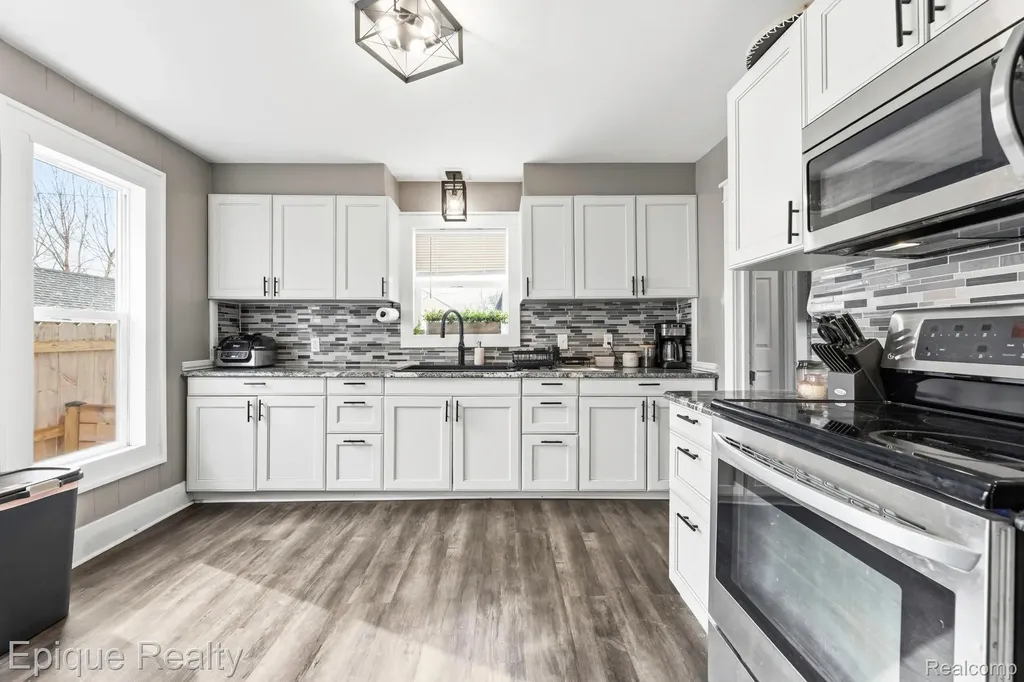 749 16th Street Port Huron City MI 48060