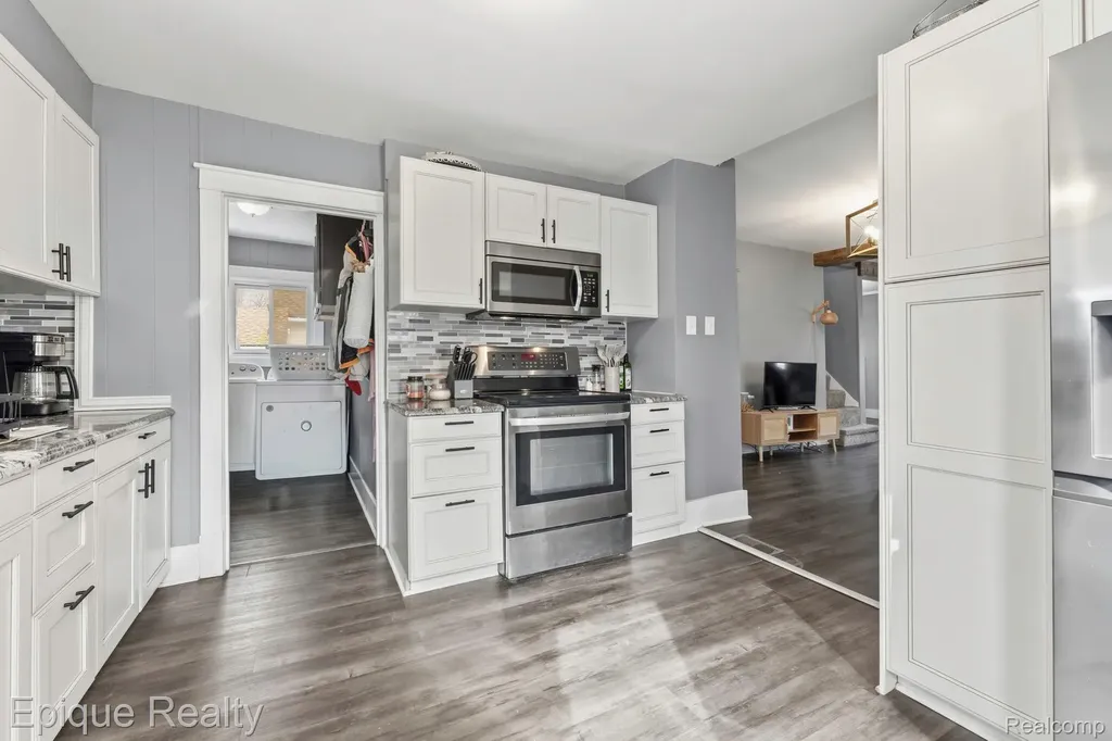 749 16th Street Port Huron City MI 48060