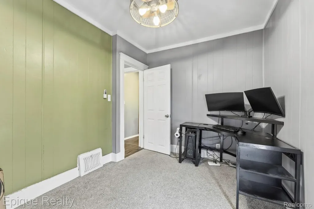 749 16th Street Port Huron City MI 48060
