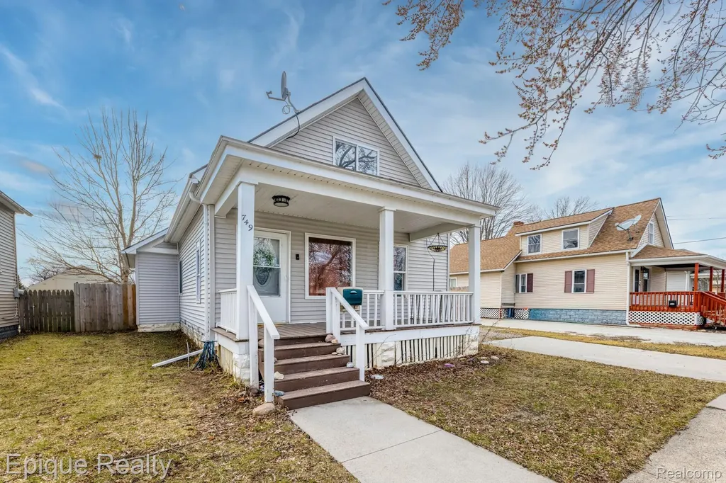 749 16th Street Port Huron City MI 48060
