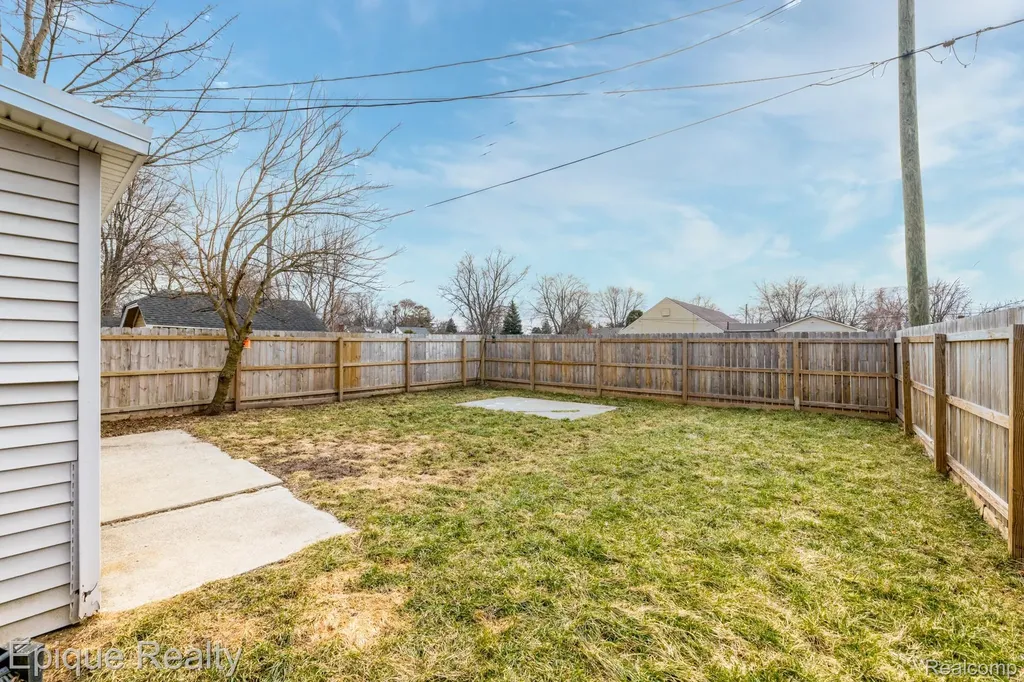 749 16th Street Port Huron City MI 48060