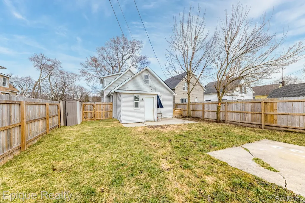 749 16th Street Port Huron City MI 48060
