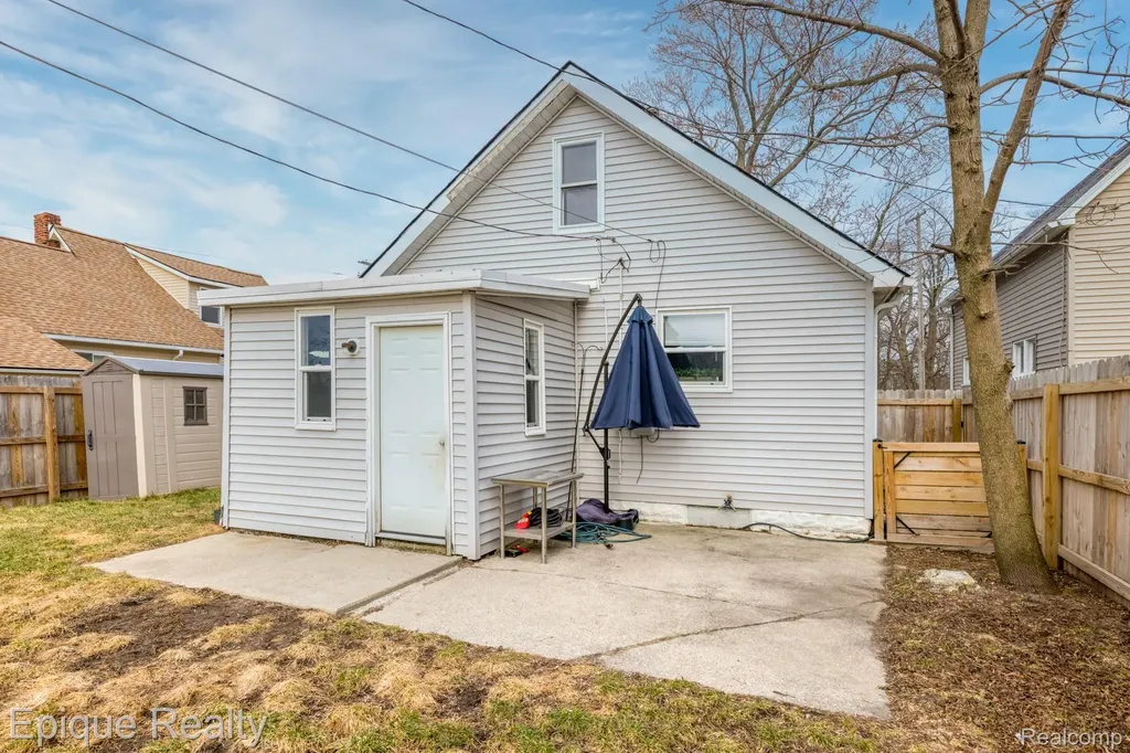 749 16th Street Port Huron City MI 48060