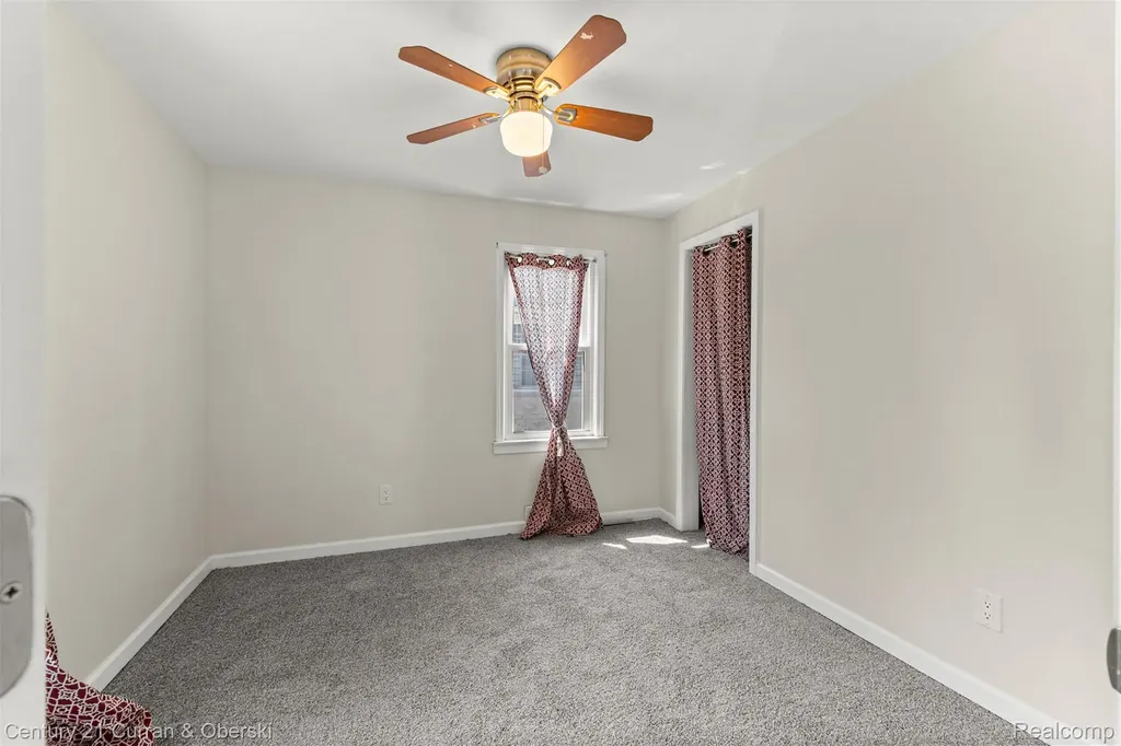 1644 Liberty Avenue Lincoln Park City MI 48146