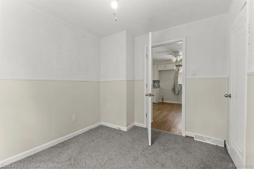 1644 Liberty Avenue Lincoln Park City MI 48146
