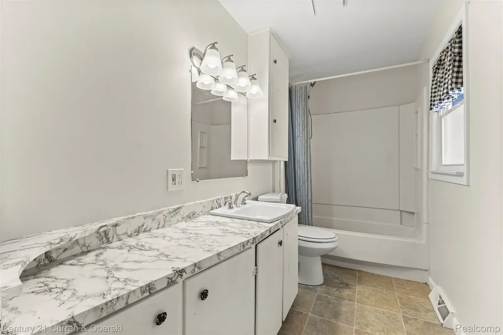 1644 Liberty Avenue Lincoln Park City MI 48146