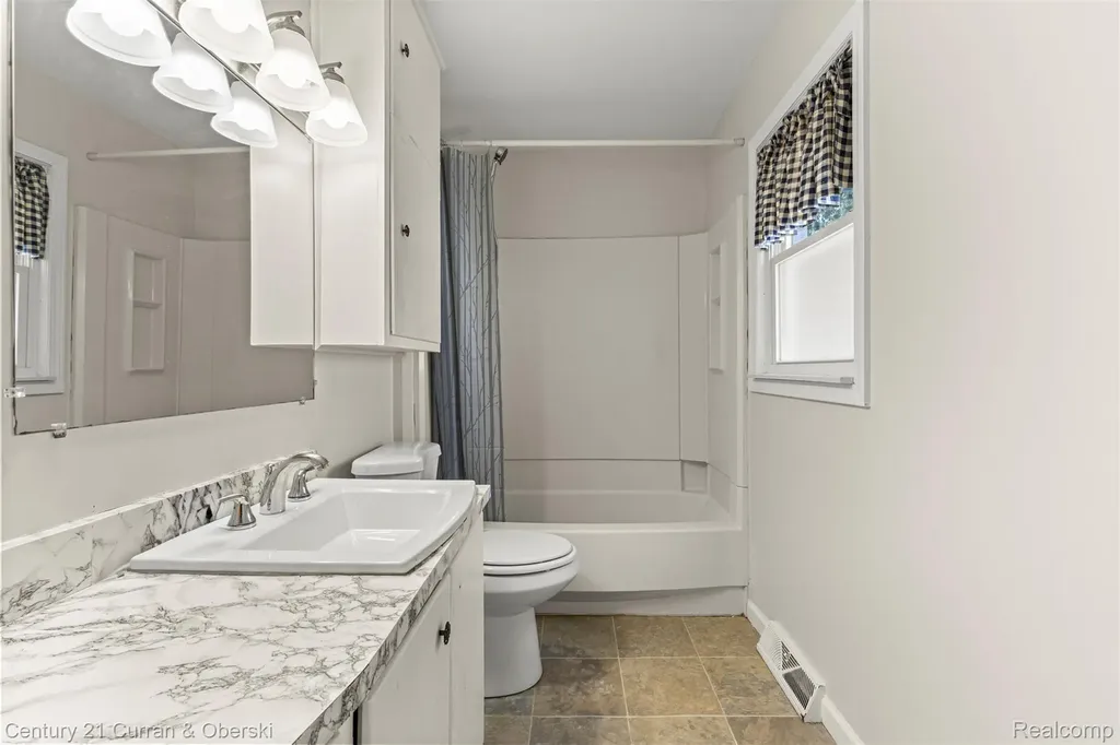 1644 Liberty Avenue Lincoln Park City MI 48146