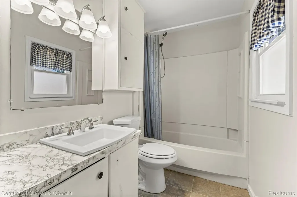 1644 Liberty Avenue Lincoln Park City MI 48146