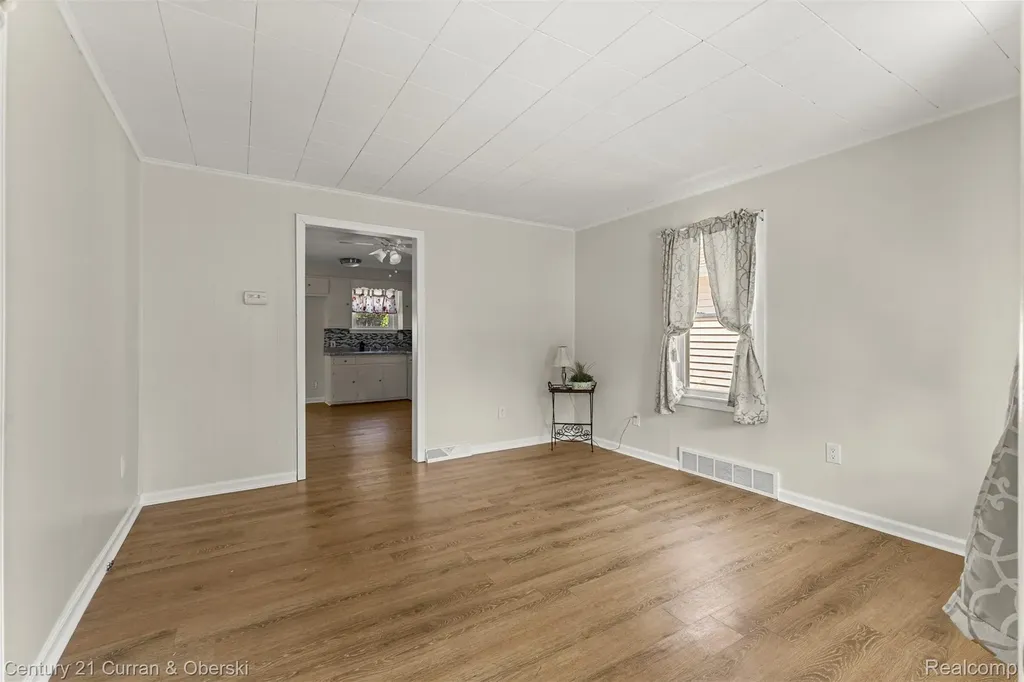 1644 Liberty Avenue Lincoln Park City MI 48146