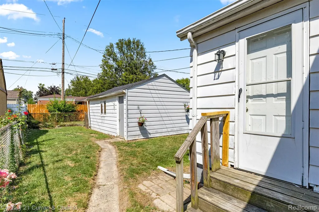 1644 Liberty Avenue Lincoln Park City MI 48146