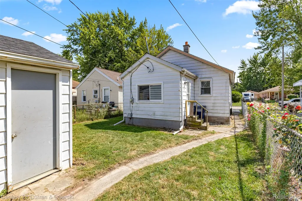 1644 Liberty Avenue Lincoln Park City MI 48146