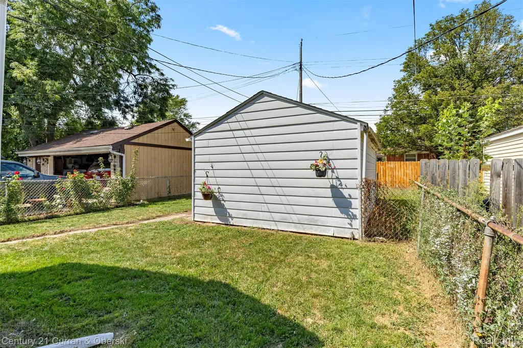 1644 Liberty Avenue Lincoln Park City MI 48146