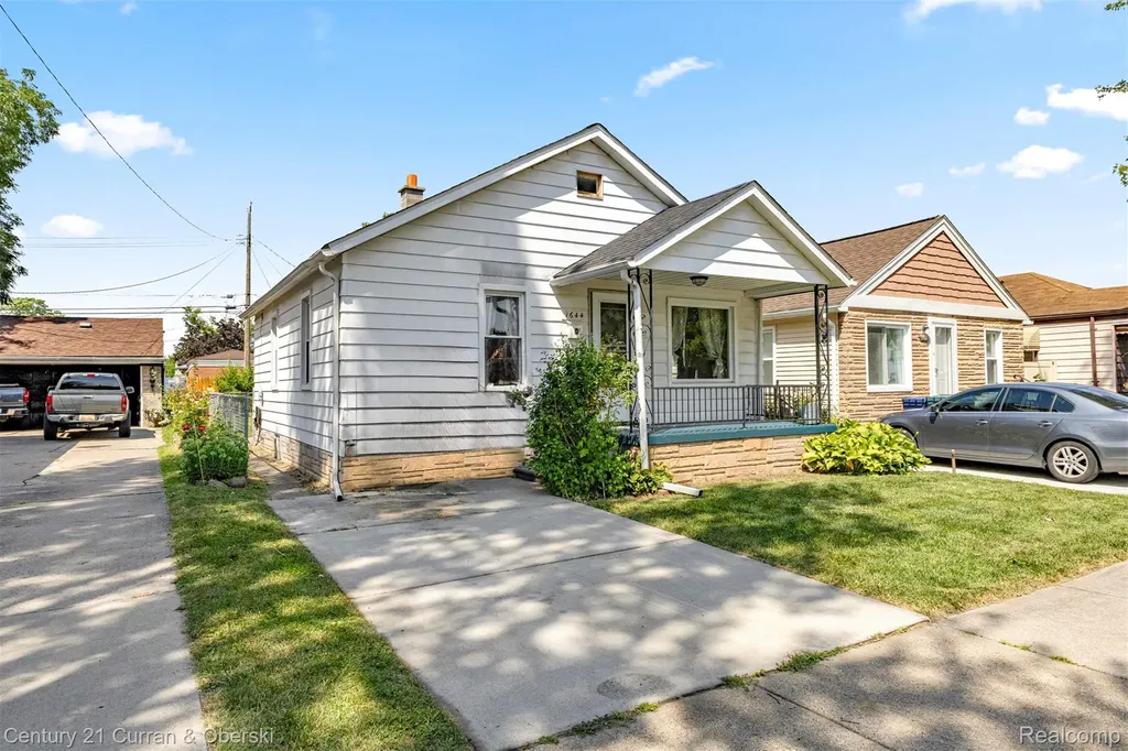 1644 Liberty Avenue Lincoln Park City MI 48146