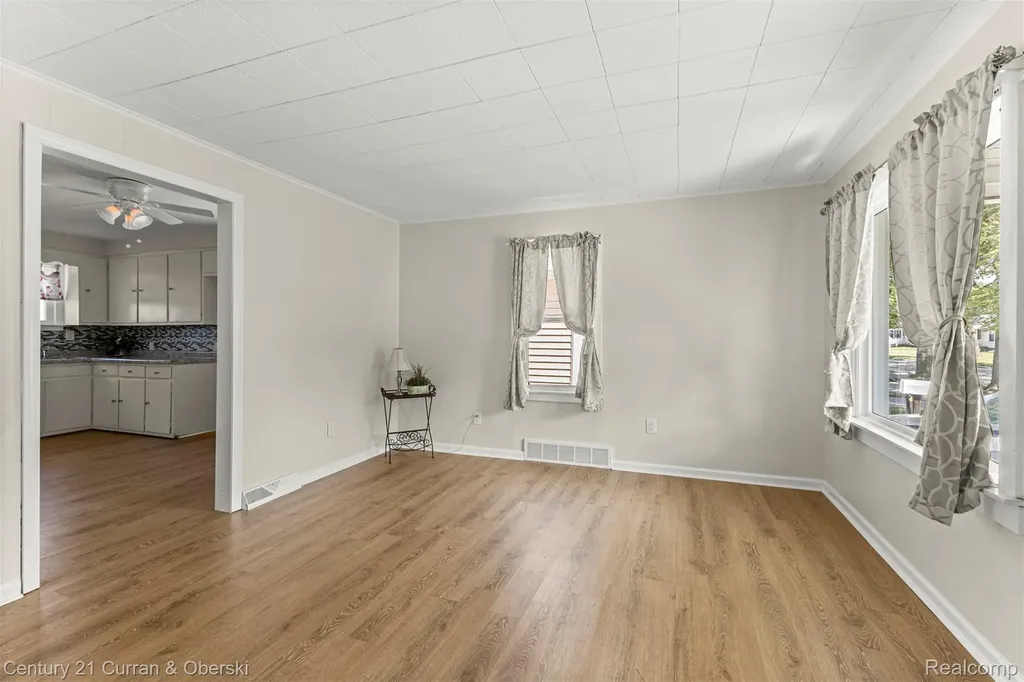1644 Liberty Avenue Lincoln Park City MI 48146