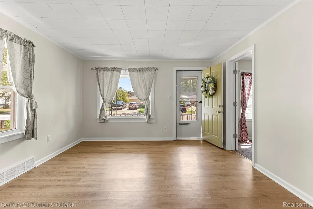 1644 Liberty Avenue Lincoln Park City MI 48146