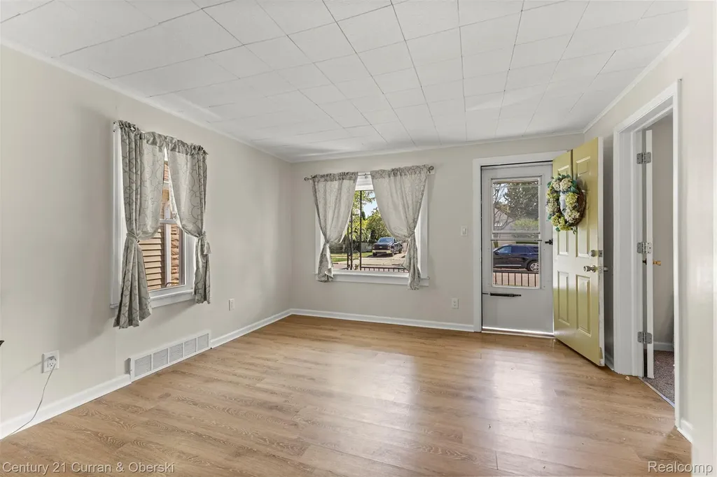 1644 Liberty Avenue Lincoln Park City MI 48146
