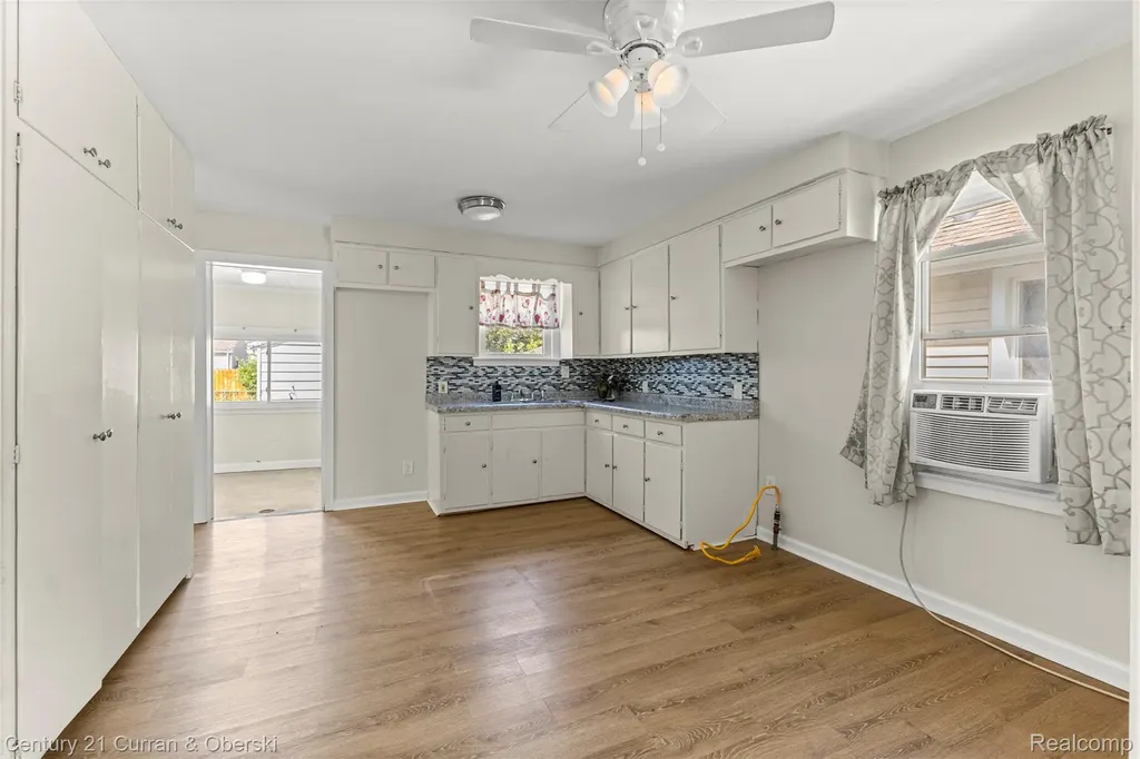 1644 Liberty Avenue Lincoln Park City MI 48146