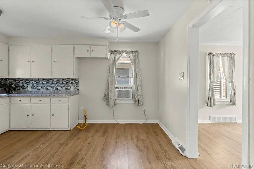 1644 Liberty Avenue Lincoln Park City MI 48146