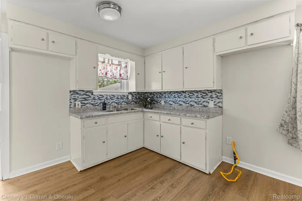 1644 Liberty Avenue Lincoln Park City MI 48146