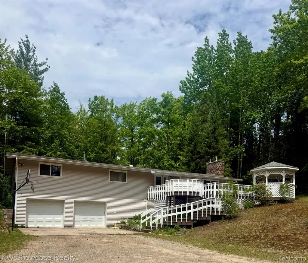 1951 Kneeland Road Comins Township MI 48621