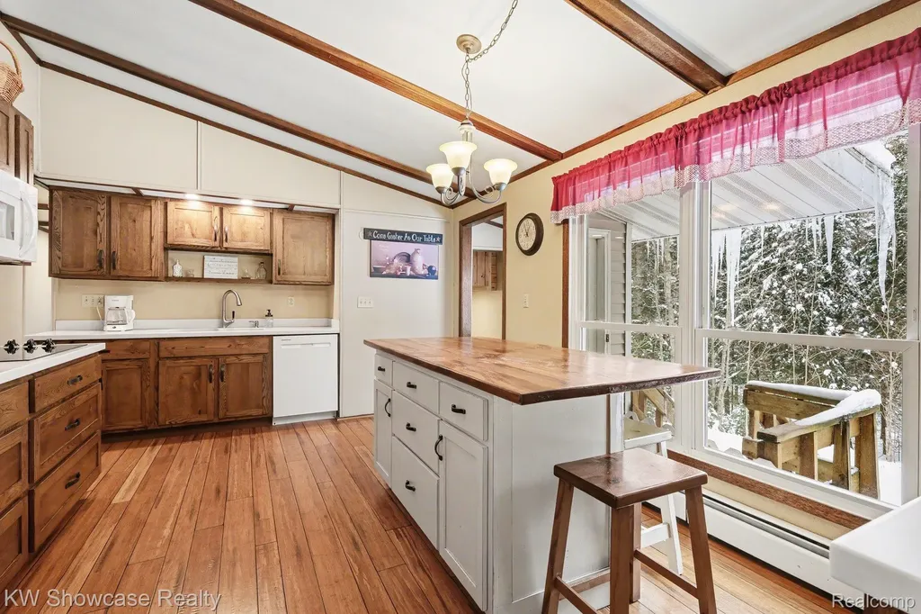 1951 Kneeland Road Comins Township MI 48621