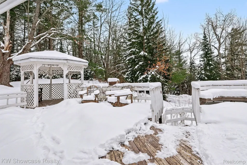 1951 Kneeland Road Comins Township MI 48621