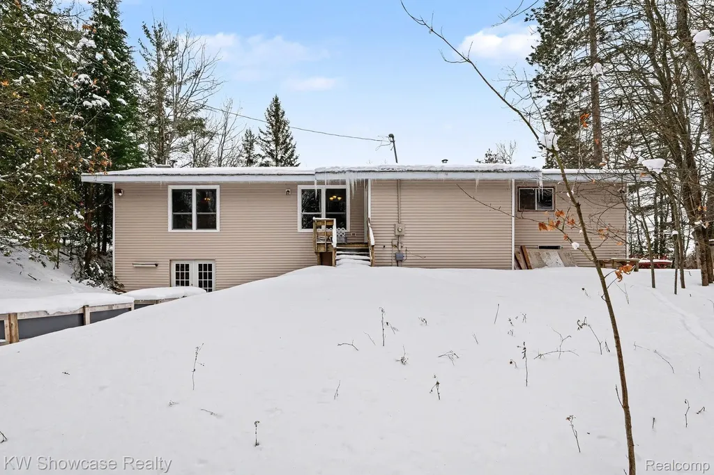 1951 Kneeland Road Comins Township MI 48621
