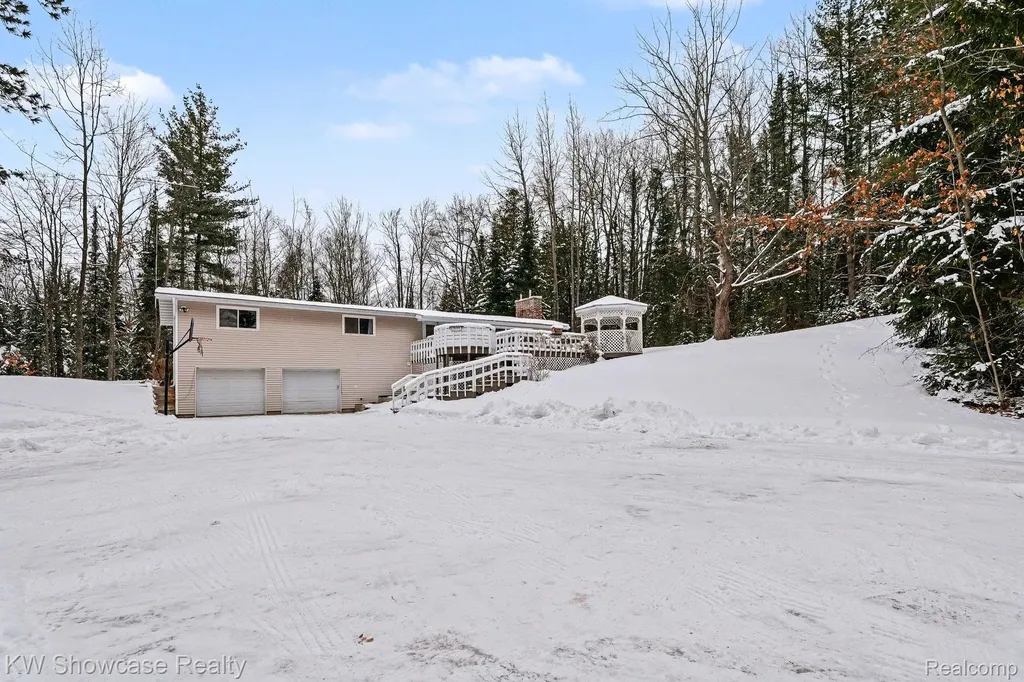 1951 Kneeland Road Comins Township MI 48621