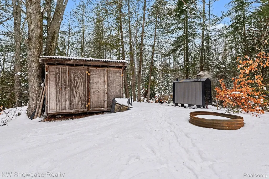 1951 Kneeland Road Comins Township MI 48621