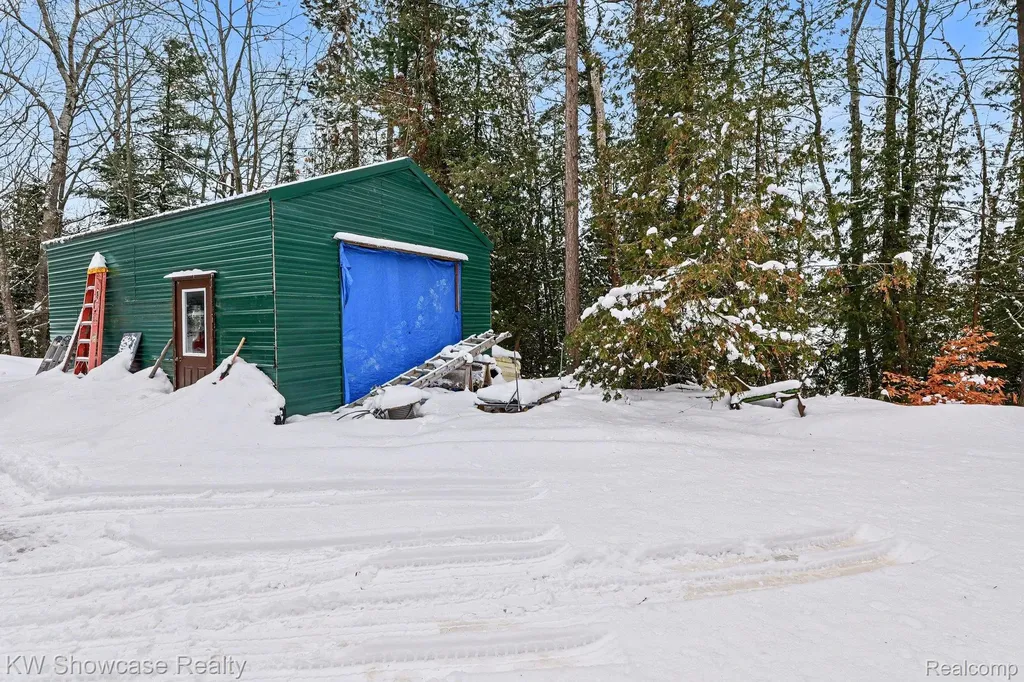 1951 Kneeland Road Comins Township MI 48621