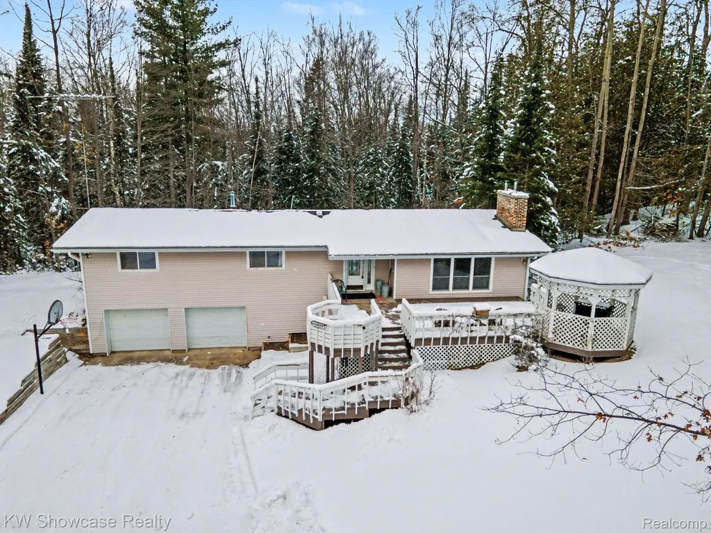 1951 Kneeland Road Comins Township MI 48621