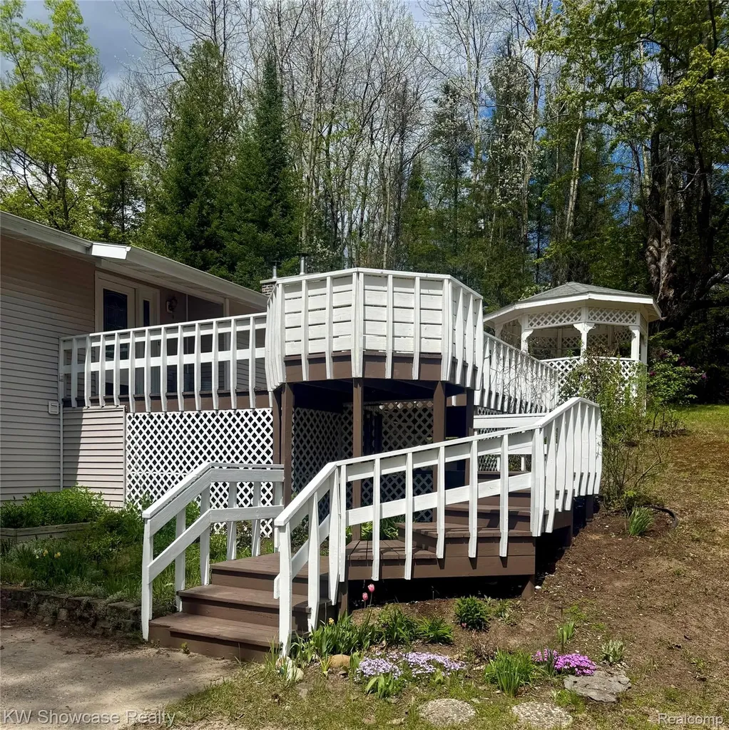 1951 Kneeland Road Comins Township MI 48621