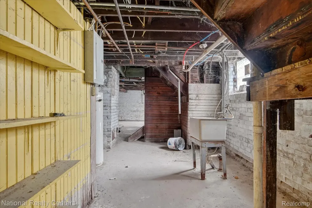 3351 W Grand Street Detroit City MI 48238