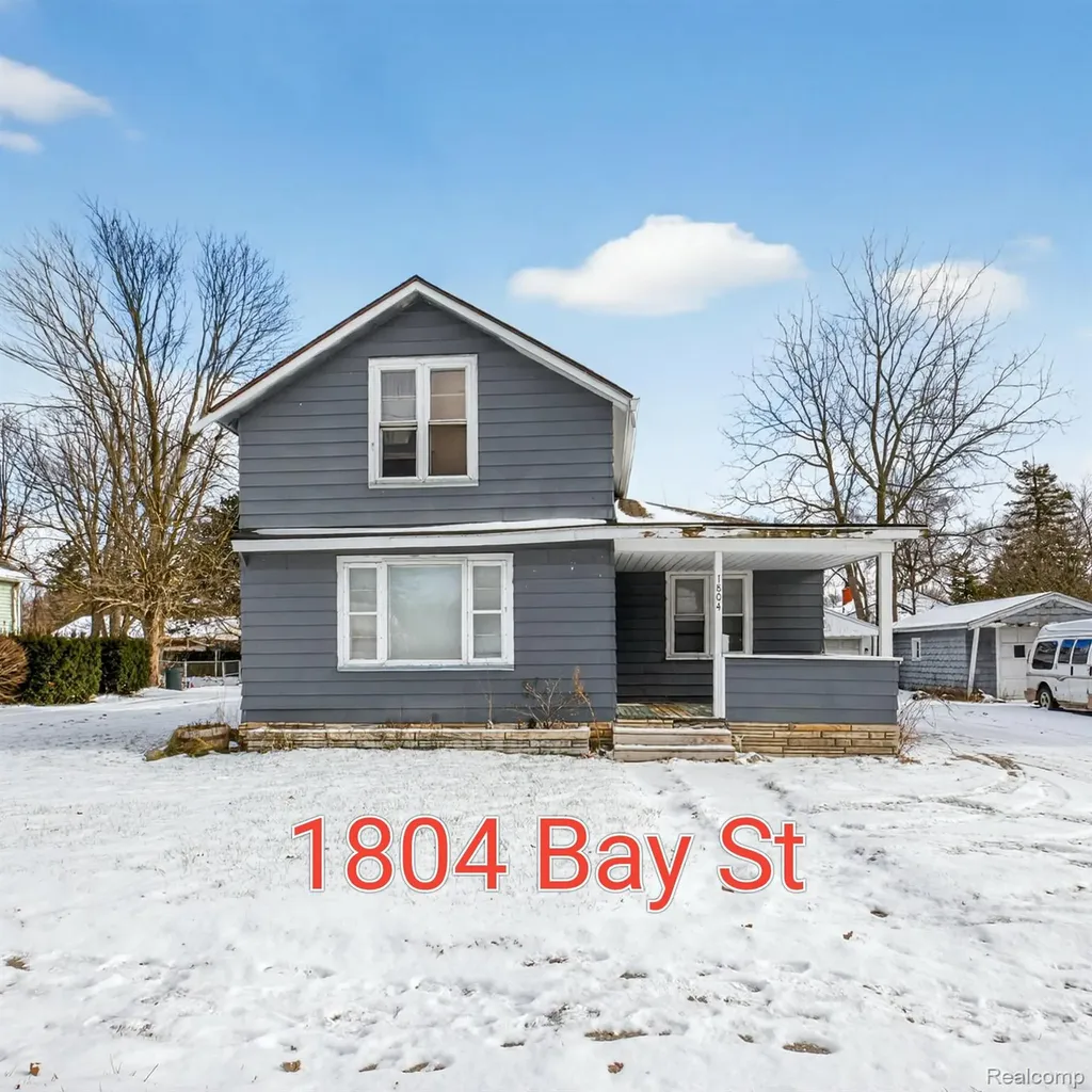 1804 Bay Street Saginaw City MI 48602