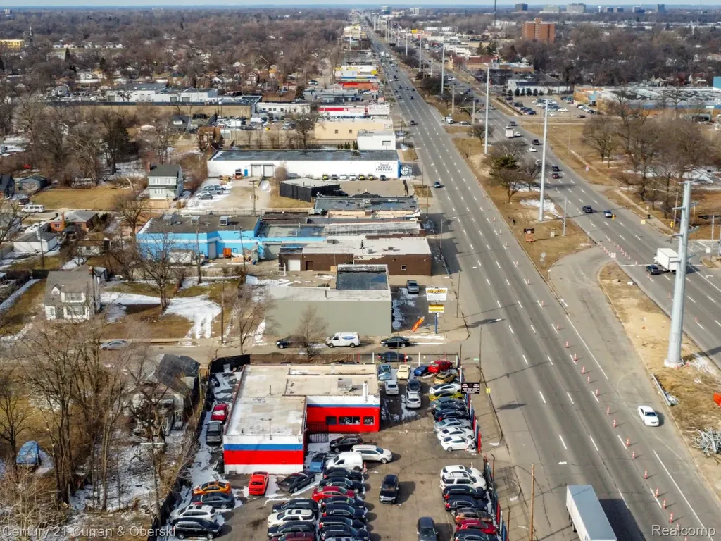 7417 W 8 Mile Road Detroit City MI 48221