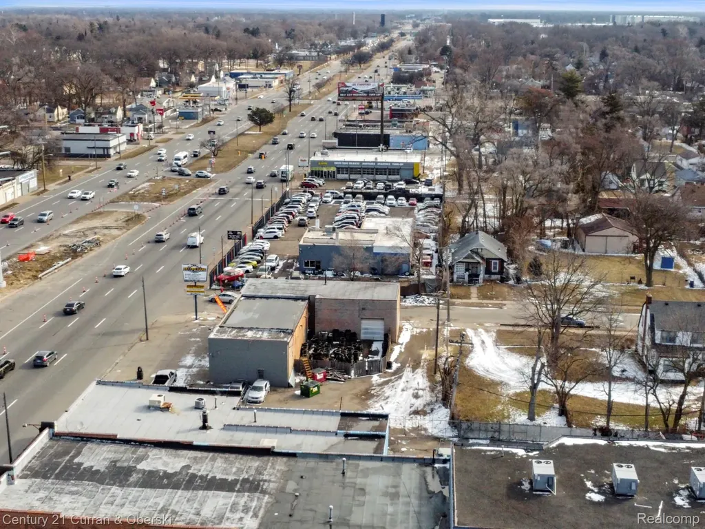 7417 W 8 Mile Road Detroit City MI 48221