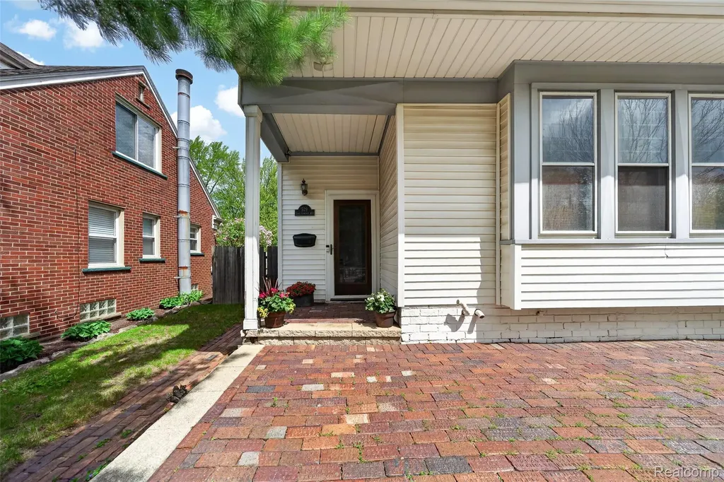 529 E Lincoln Avenue Royal Oak City MI 48067