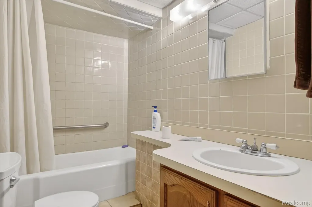 7975 Bendix Road Genoa Township MI 48114