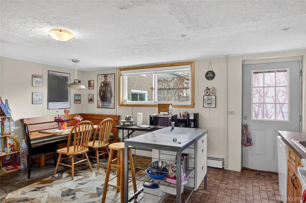 7975 Bendix Road Genoa Township MI 48114
