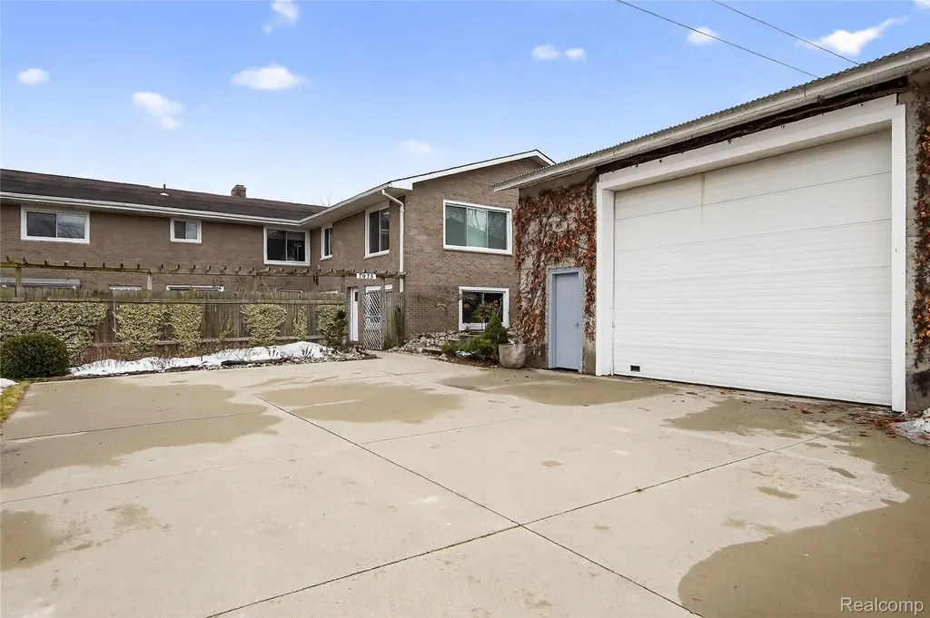 7975 Bendix Road Genoa Township MI 48114