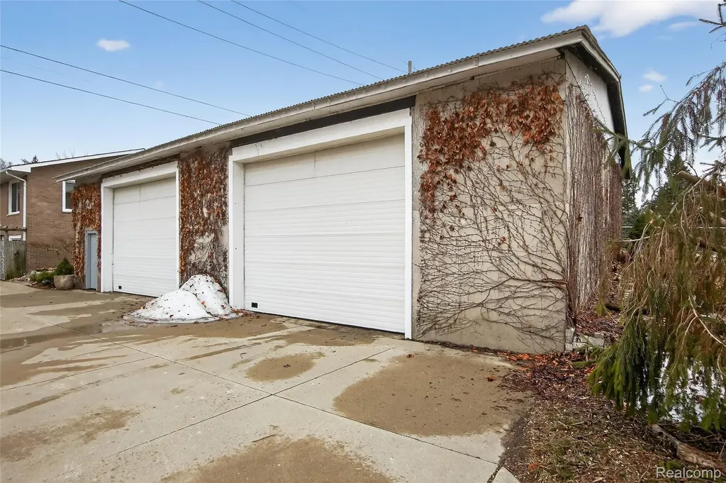 7975 Bendix Road Genoa Township MI 48114