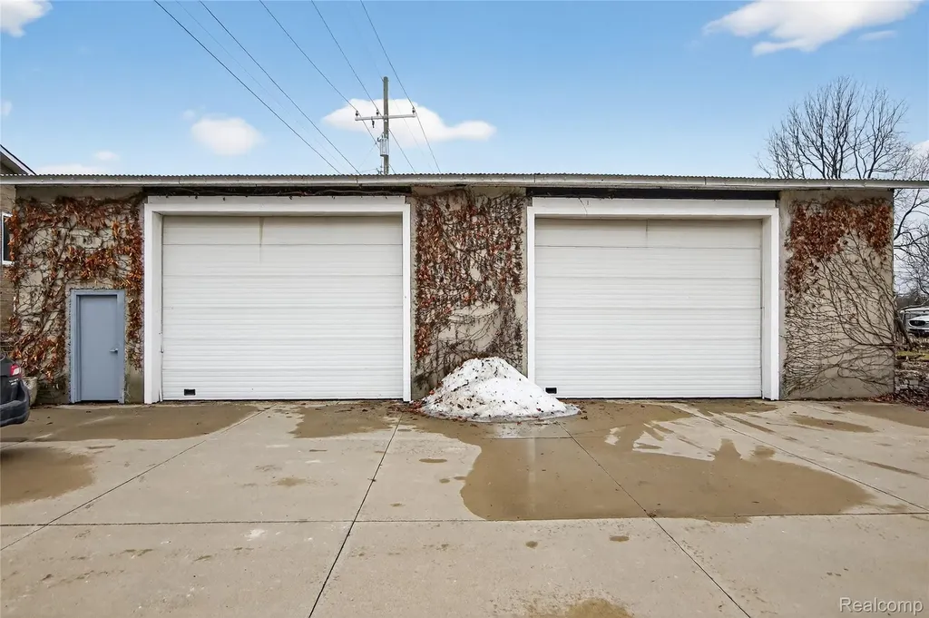 7975 Bendix Road Genoa Township MI 48114