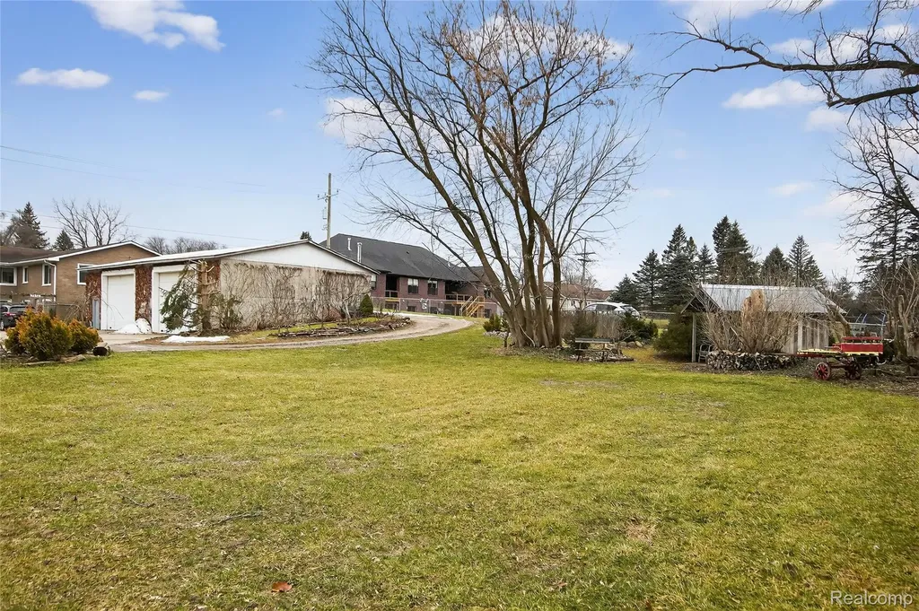 7975 Bendix Road Genoa Township MI 48114