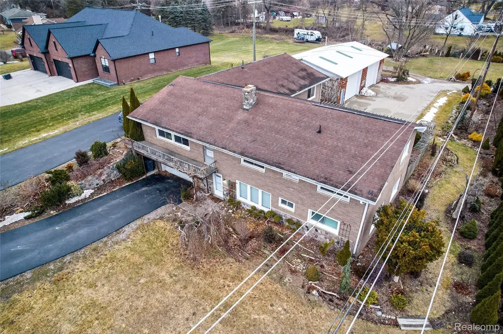 7975 Bendix Road Genoa Township MI 48114