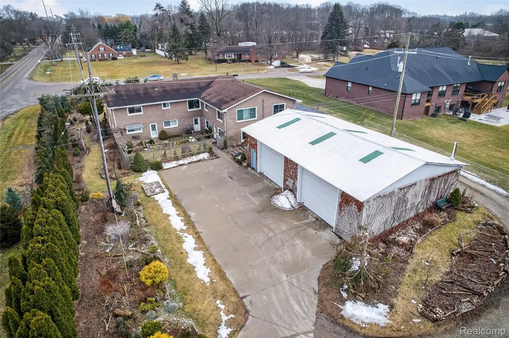 7975 Bendix Road Genoa Township MI 48114