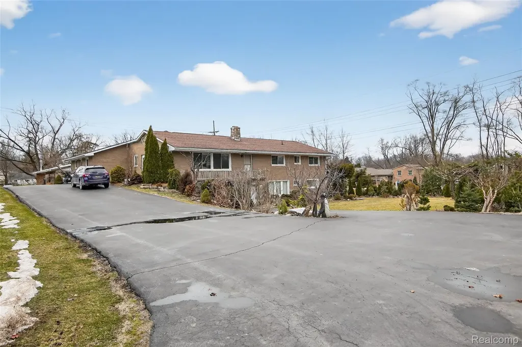 7975 Bendix Road Genoa Township MI 48114