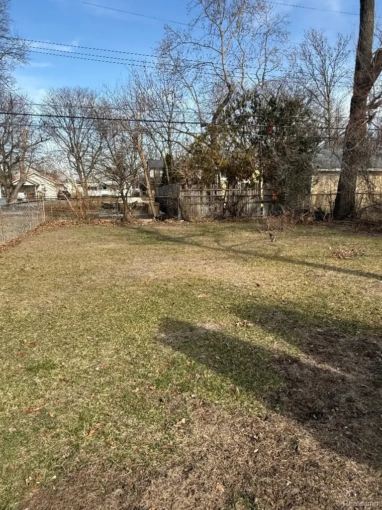 1441 E Harry Avenue Hazel Park City MI 48030