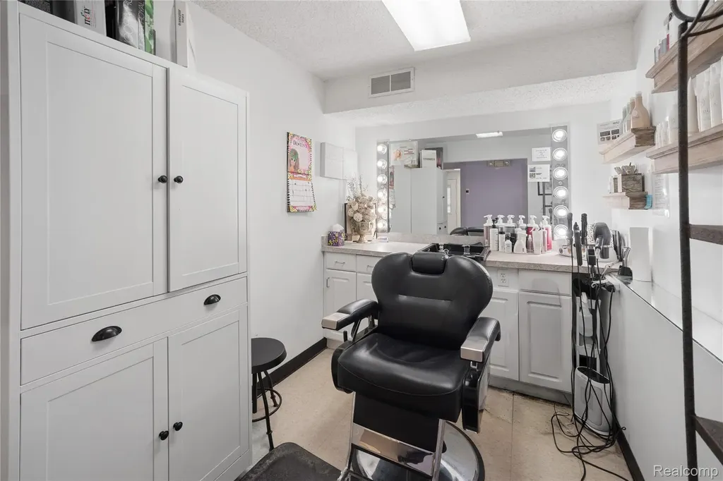 4680 Dixie Highway Waterford Charter Township MI 48329