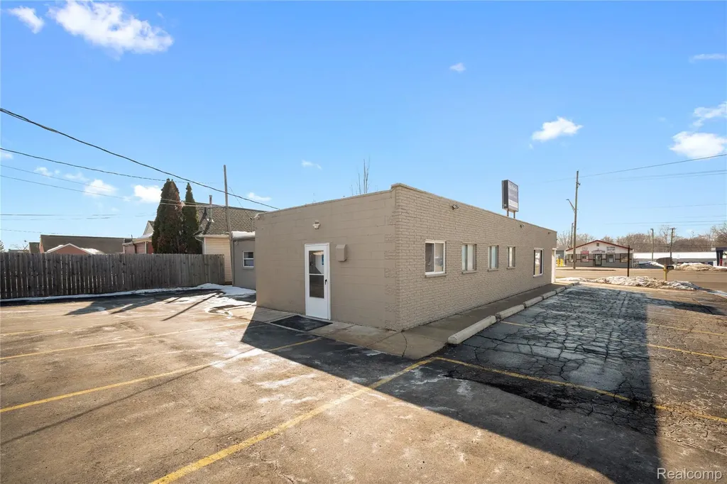 4680 Dixie Highway Waterford Charter Township MI 48329
