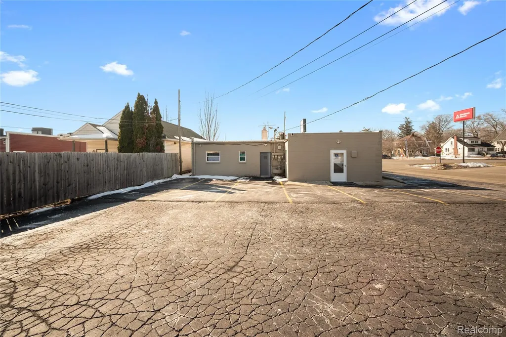 4680 Dixie Highway Waterford Charter Township MI 48329